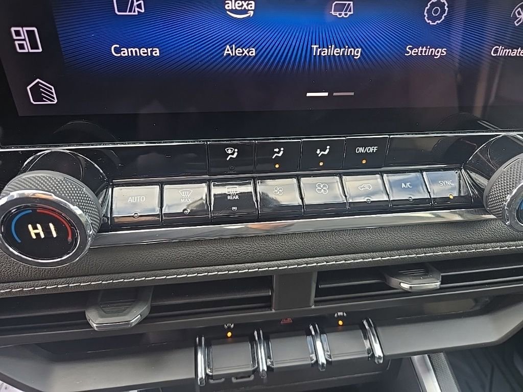 Used 2024 Chevrolet Colorado LT w/ LT Convenience Package image 25