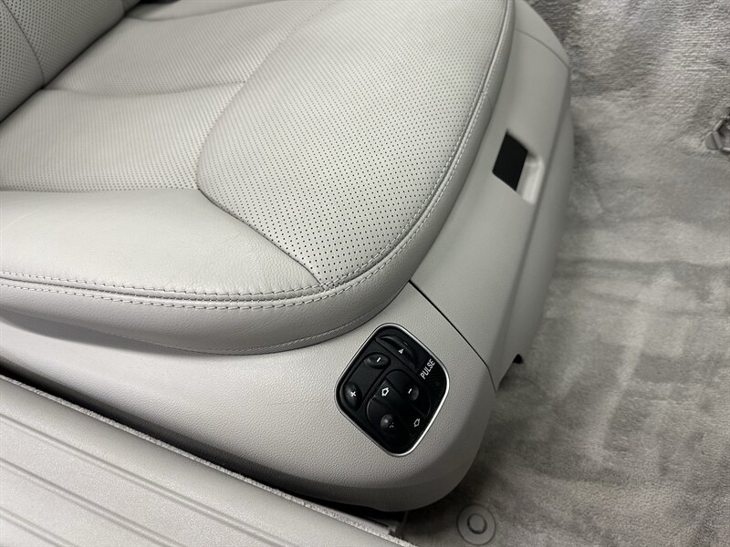 Used 2005 Mercedes-Benz SL 500 w/ AMG Sport Pkg image 28