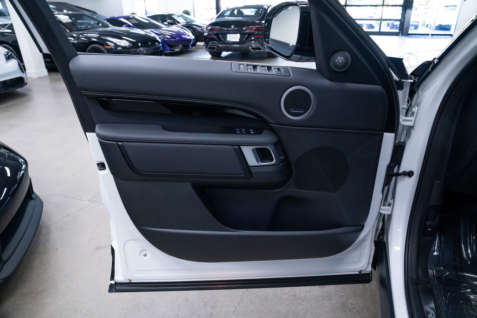 Used 2023 Land Rover Discovery HSE R-Dynamic AWD/4WD image 16