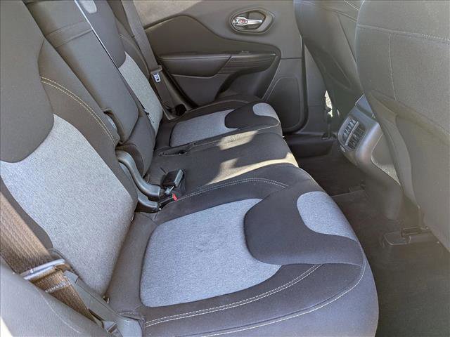 Used 2017 Jeep Cherokee Sport image 19
