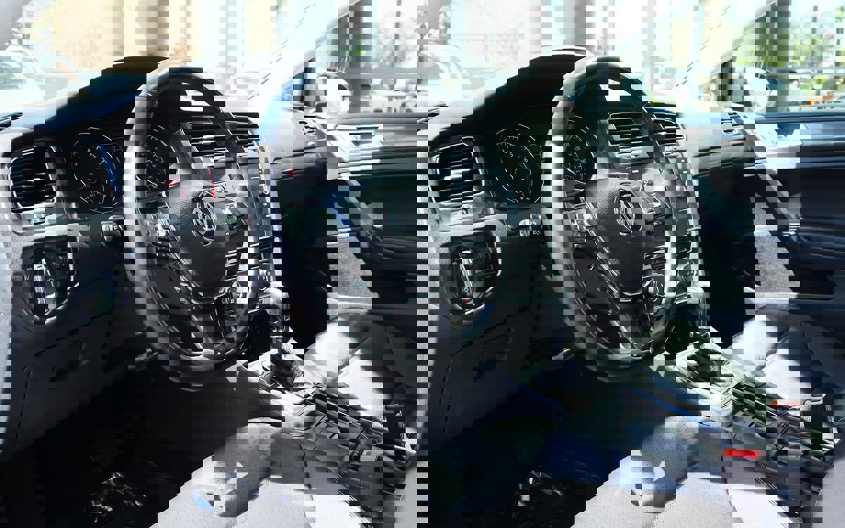 Used 2018 Volkswagen Golf SE image 39