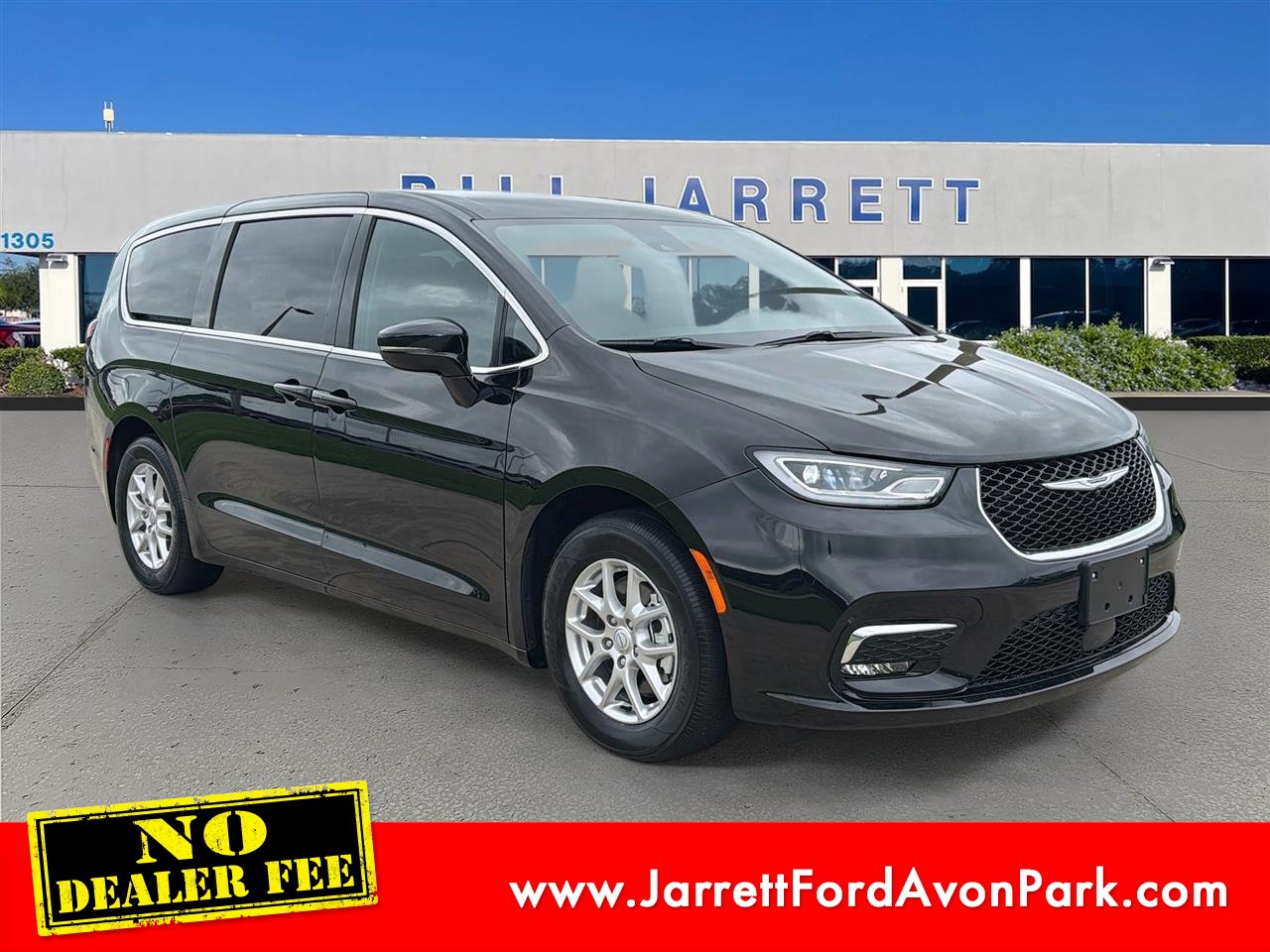Used 2025 Chrysler Pacifica Select FWD image 1