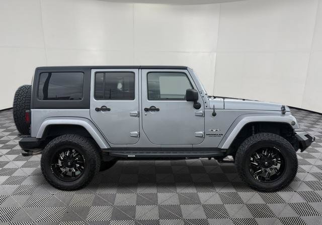 Used 2016 Jeep Wrangler Unlimited Sahara w/ Connectivity Group AWD/4WD image 9