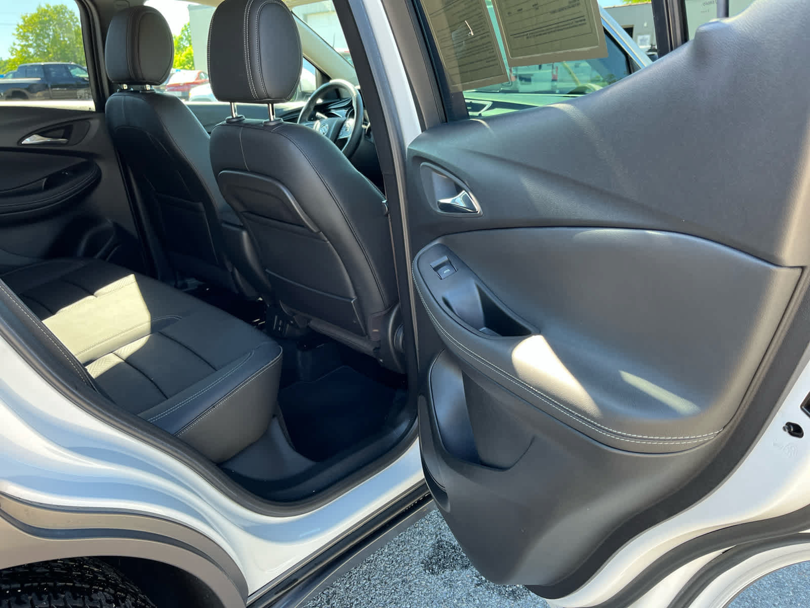 Used 2022 Buick Encore GX Essence w/ Experience Buick Package AWD/4WD image 28