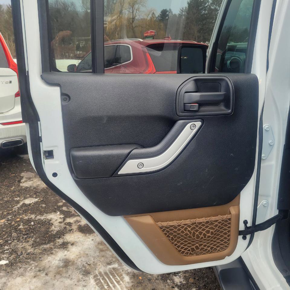 Used 2017 Jeep Wrangler Unlimited Sahara w/ Connectivity Group image 30