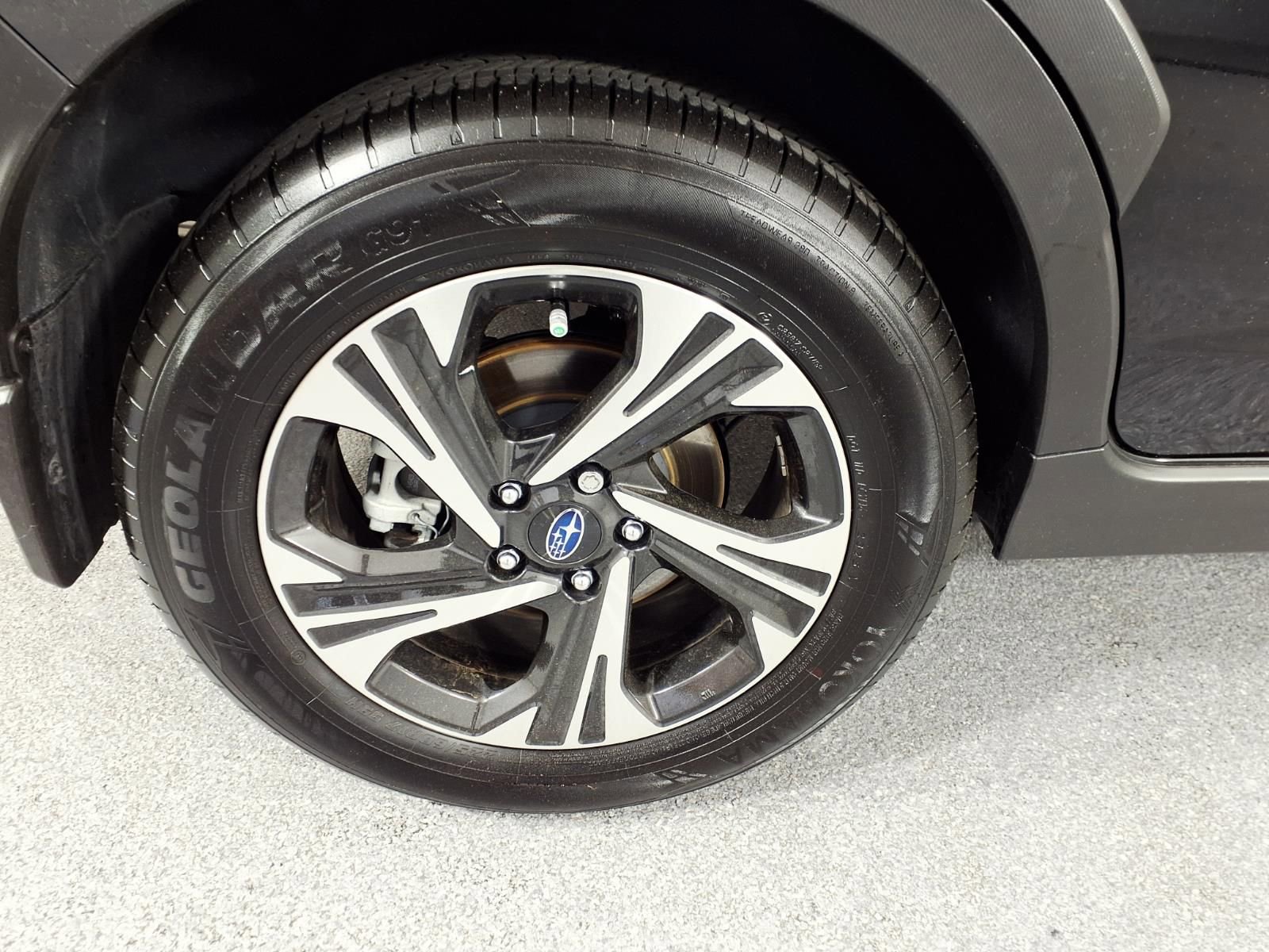 Used 2025 Subaru Crosstrek 2.0i Premium image 5