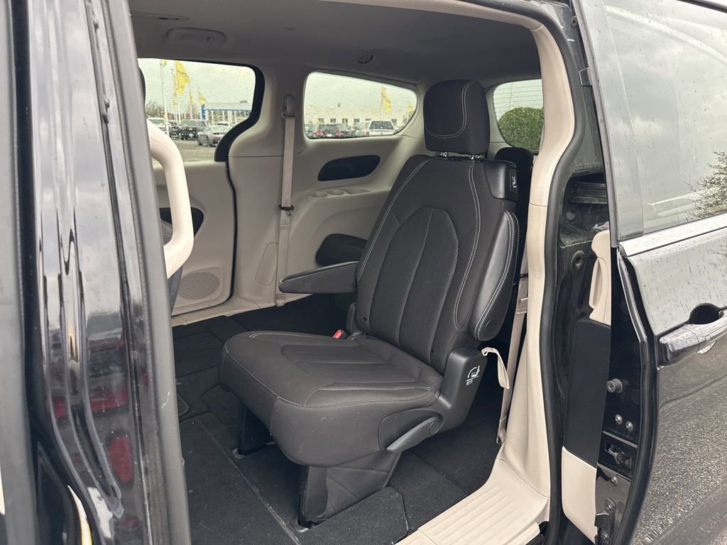 Used 2024 Chrysler Voyager LX image 26