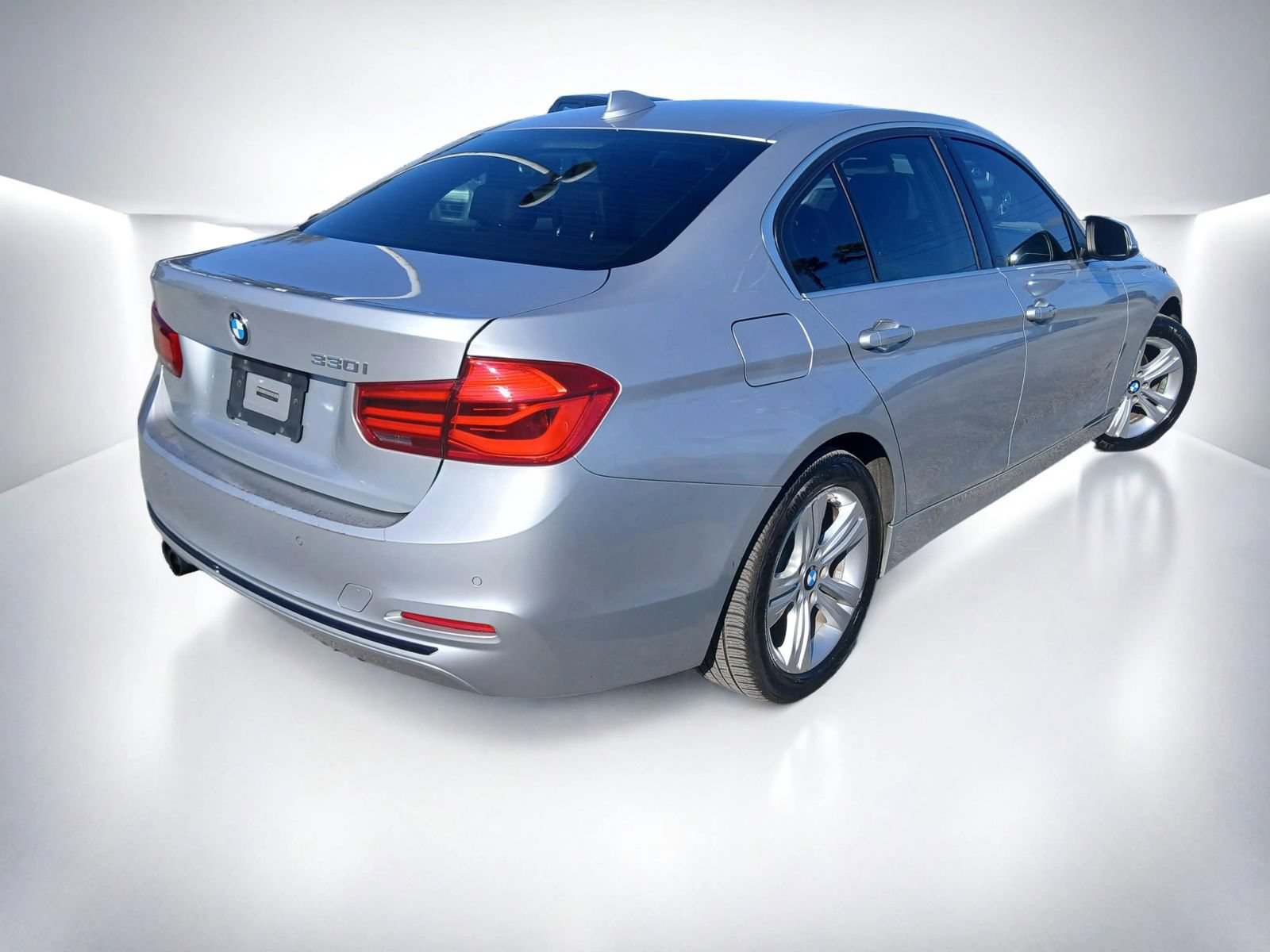Used 2017 BMW 330i Sedan w/ Driver Assistance Package RWD image 5