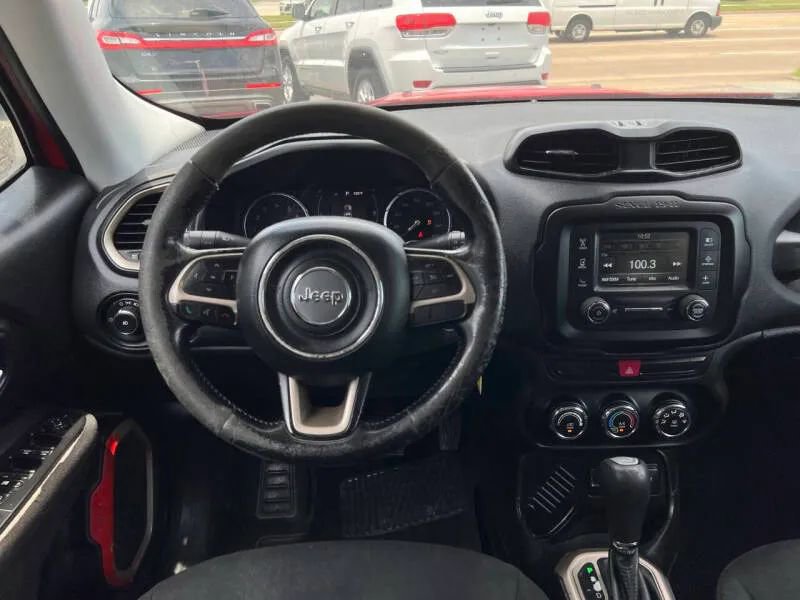 Used 2015 Jeep Renegade Latitude FWD image 17