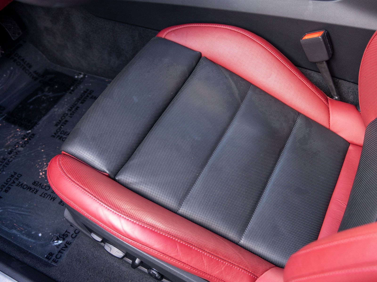 Certified 2024 Porsche Macan 4 Electric image 25