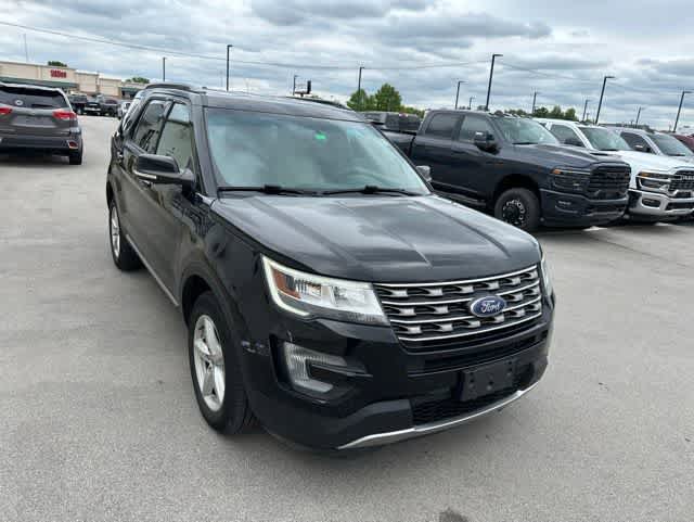 Used 2017 Ford Explorer XLT w/ Equipment Group 202A AWD/4WD image 21