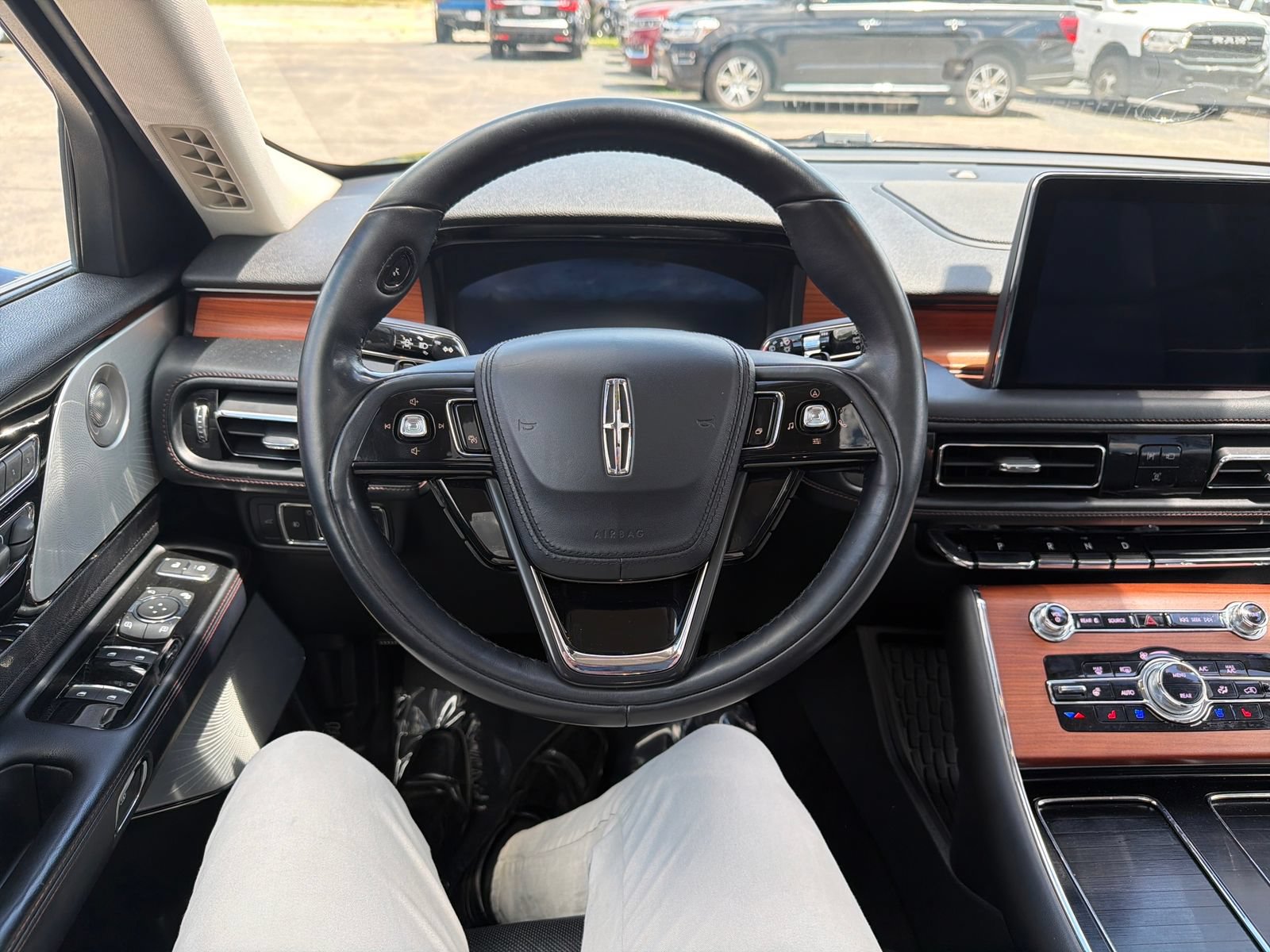 Used 2020 Lincoln Aviator Reserve w/ Equipment Group 202A AWD/4WD image 16