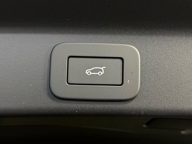 New 2026 Jaguar F-PACE R-Dynamic S image 18