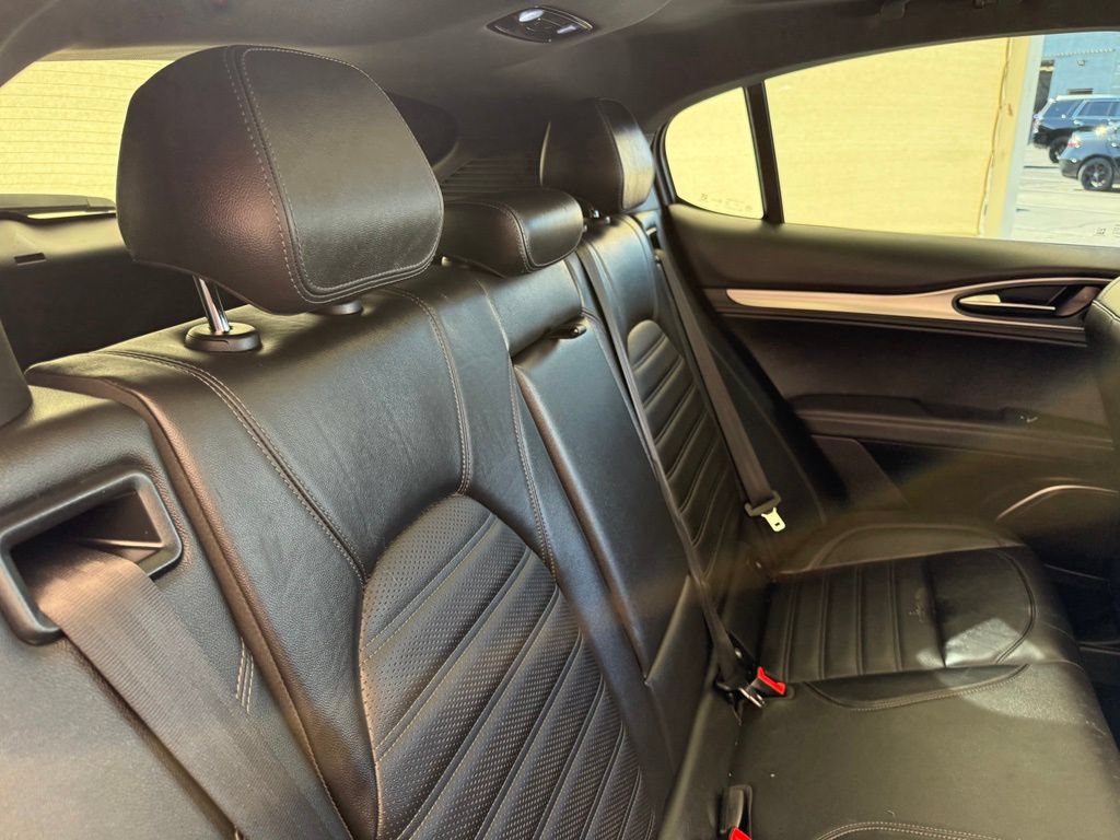 Used 2023 Alfa Romeo Stelvio Veloce AWD/4WD image 19