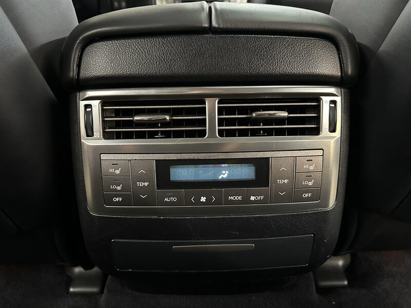 Used 2011 Lexus LX 570 4WD w/ Luxury Pkg image 33