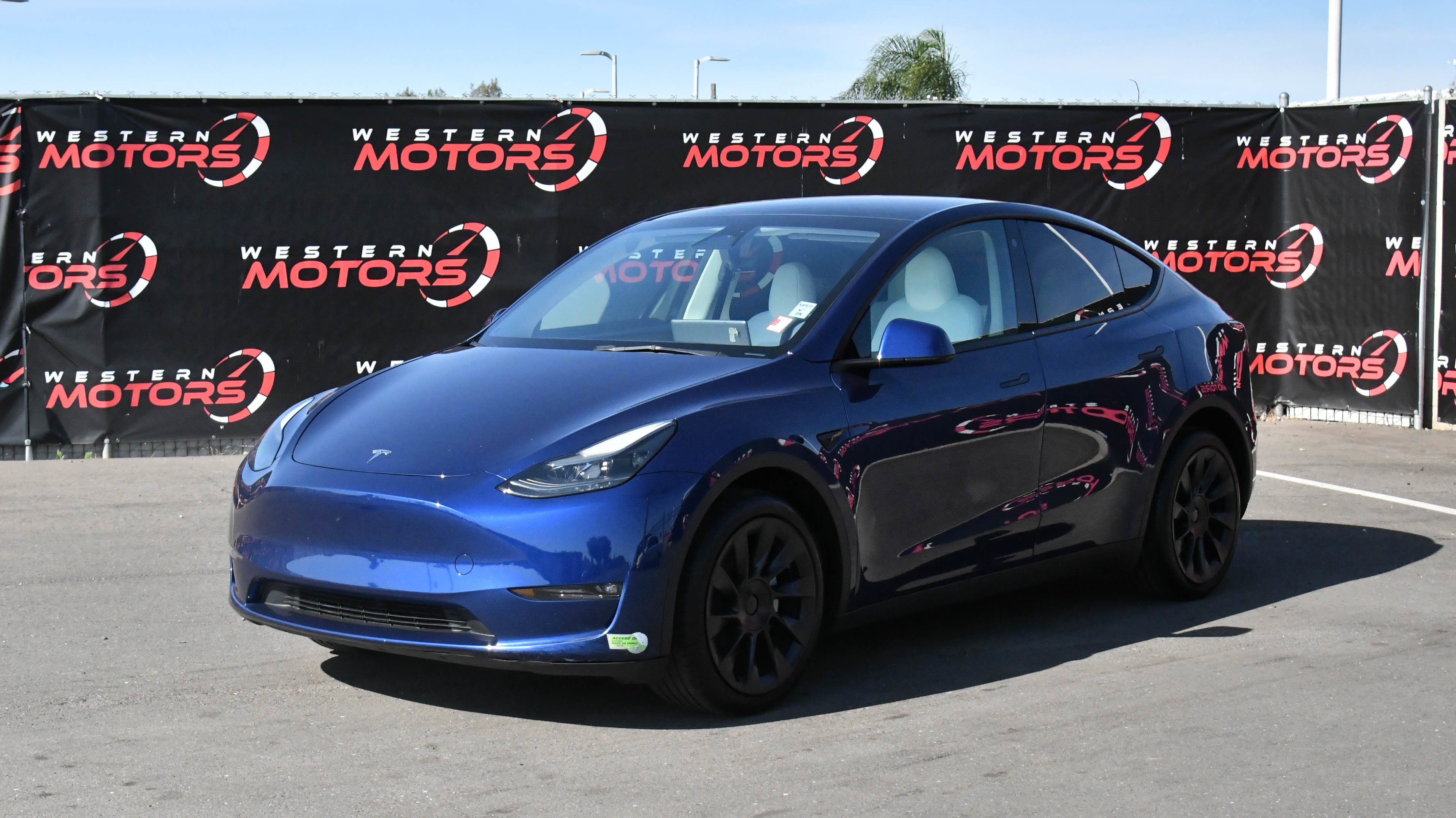 Used 2023 Tesla Model Y Long Range AWD/4WD image 3