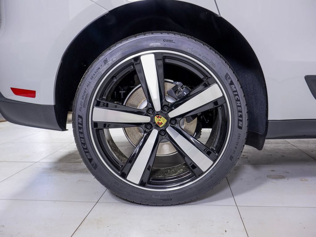 New 2026 Porsche Macan AWD/4WD image 24