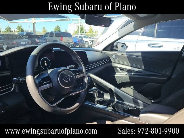 Used 2023 Hyundai Elantra SEL w/ Convenience Package FWD image 5