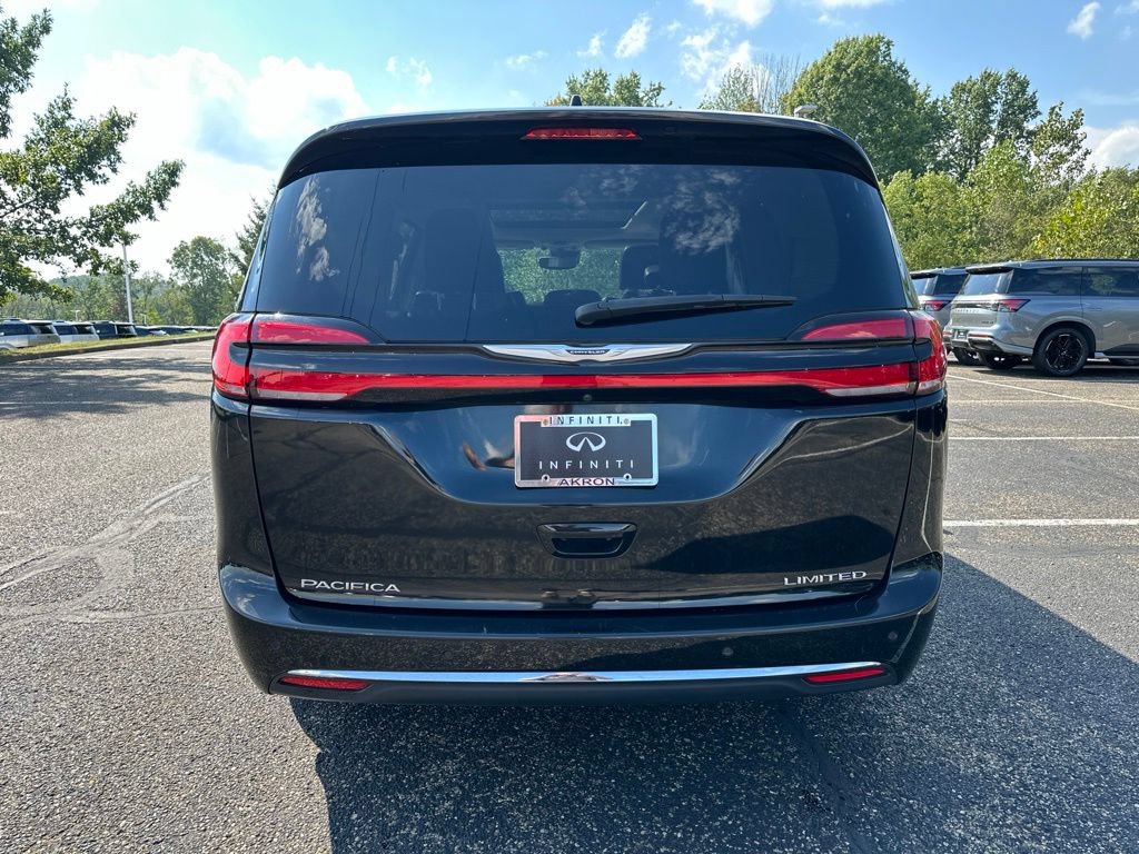 Used 2023 Chrysler Pacifica Limited FWD image 13