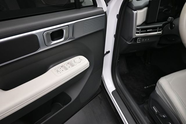 Used 2025 Hyundai Santa Fe SEL FWD image 16
