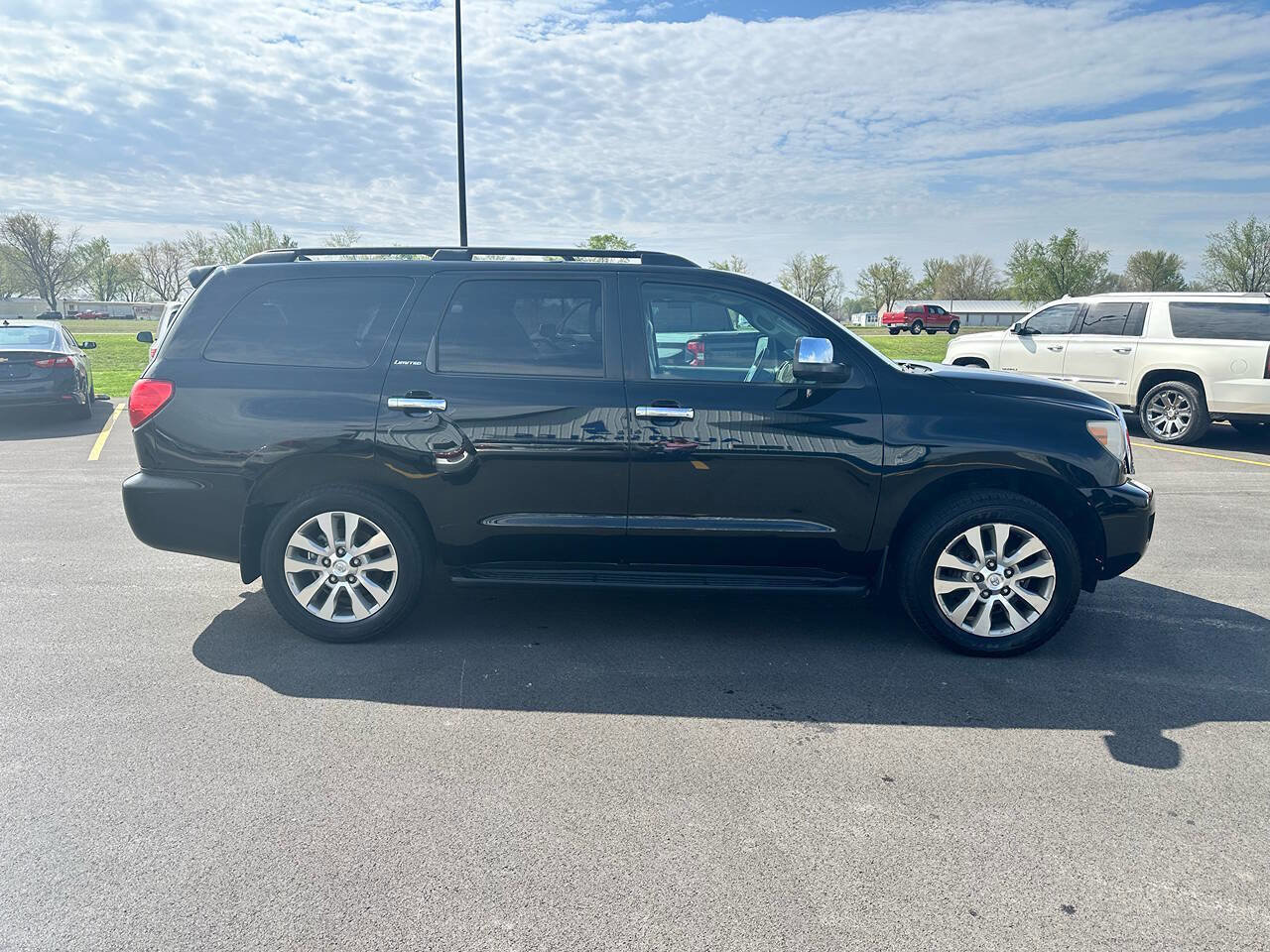 Used 2010 Toyota Sequoia Limited AWD/4WD image 7