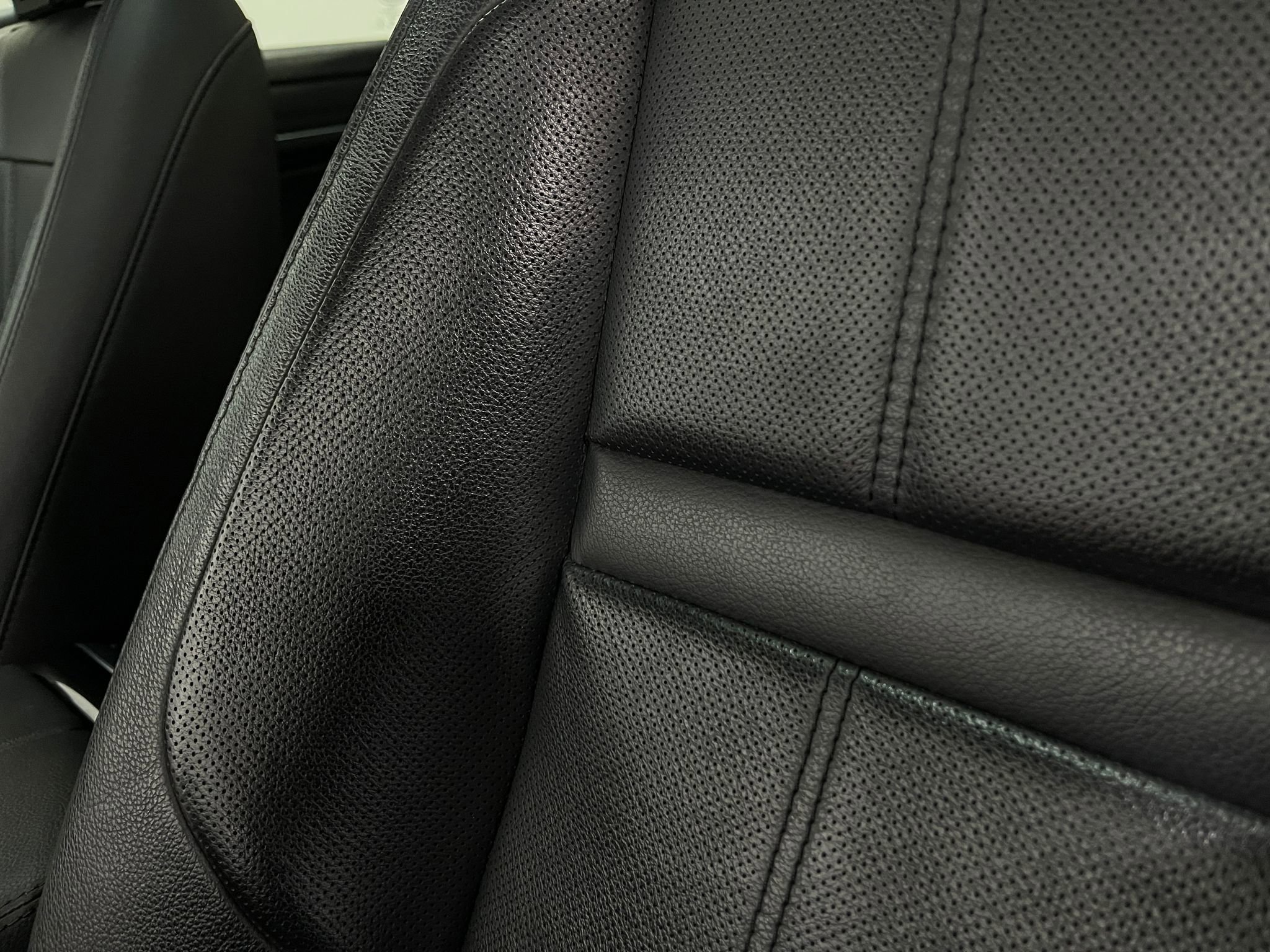 Used 2020 Land Rover Range Rover Evoque SE image 19