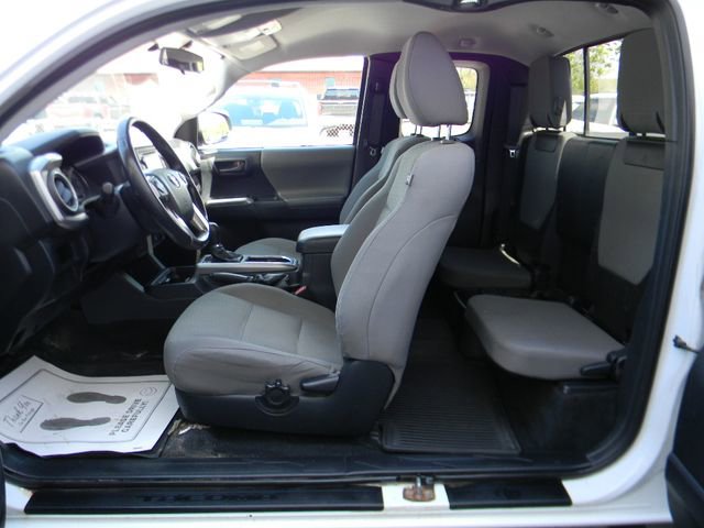 Used 2017 Toyota Tacoma SR5 AWD/4WD image 18