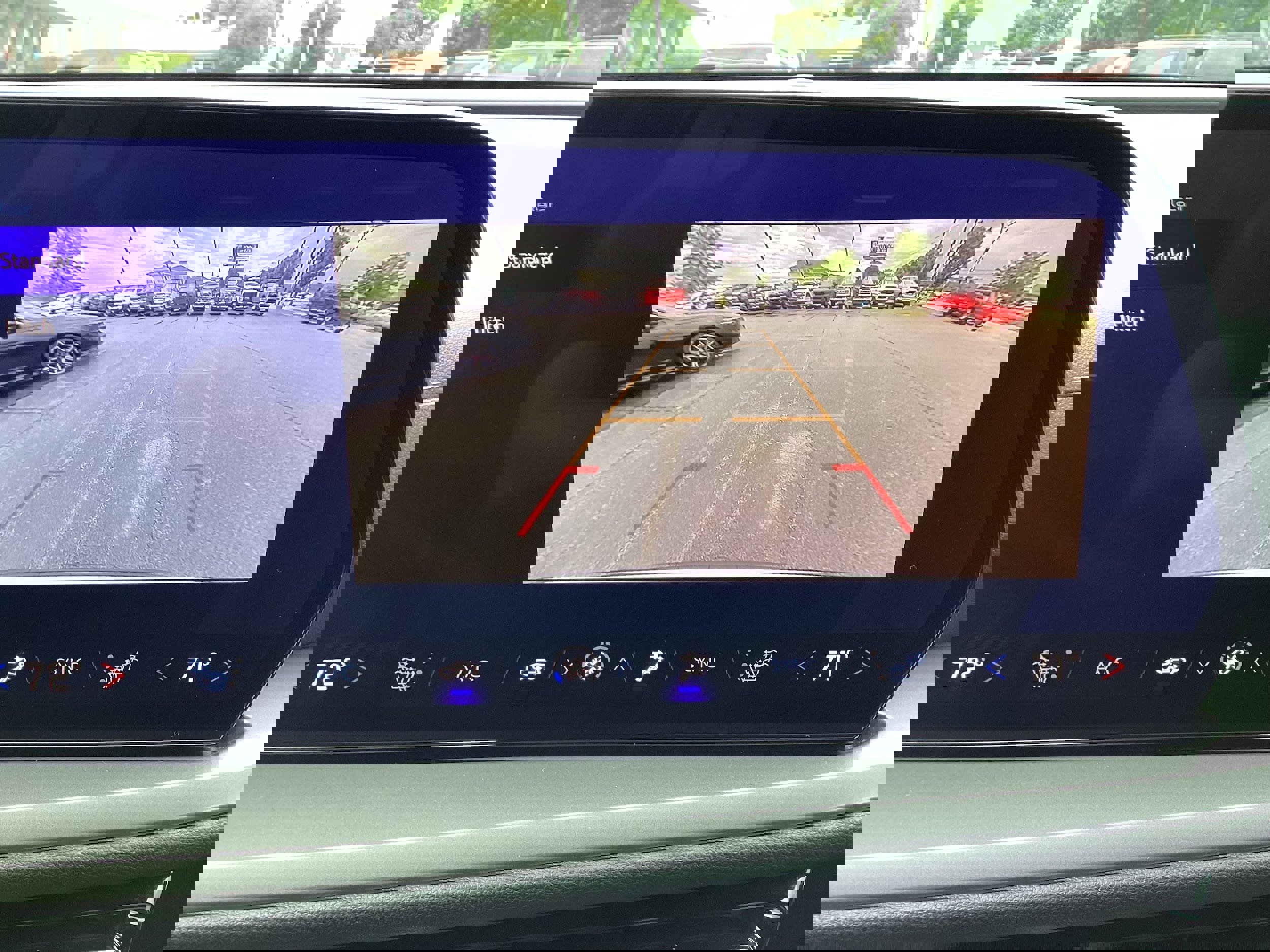 Used 2025 Chevrolet Traverse LT image 23