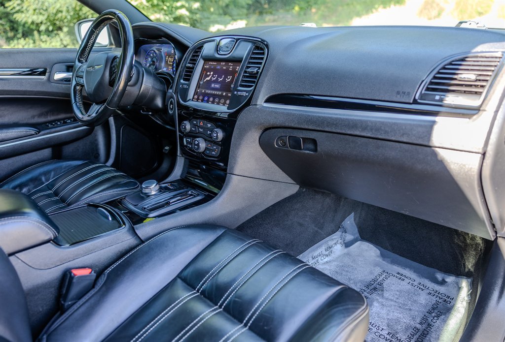 Used 2022 Chrysler 300 S RWD image 31