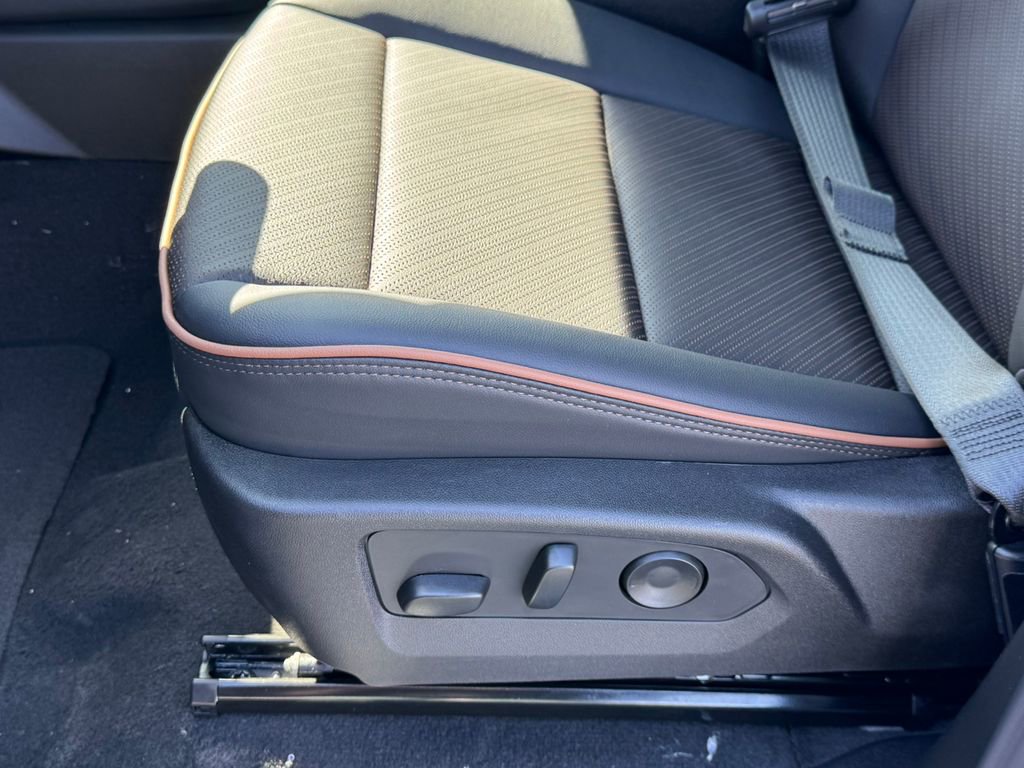 New 2026 GMC Canyon AT4 w/ Technology Plus Package AWD/4WD image 20