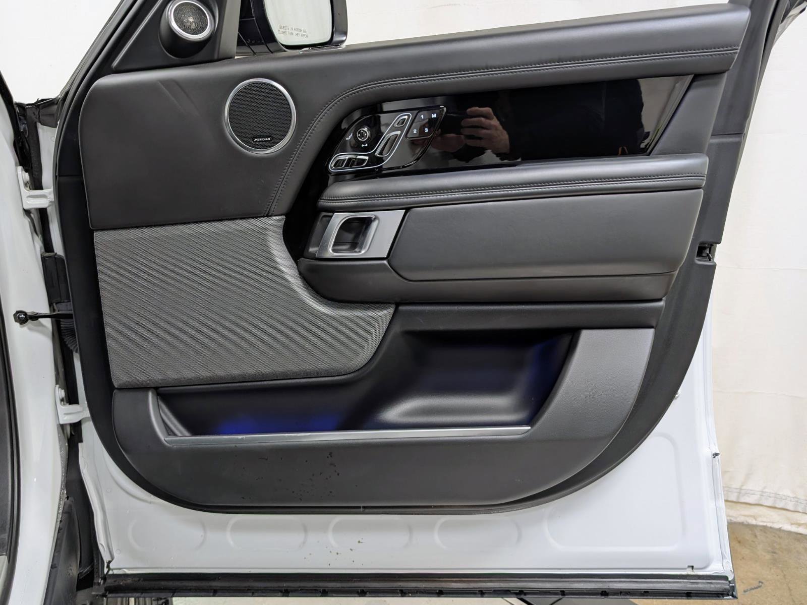 Used 2019 Land Rover Range Rover Autobiography image 28