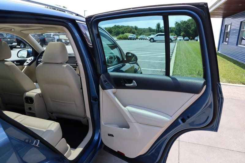 Used 2017 Volkswagen Tiguan SEL AWD/4WD image 21