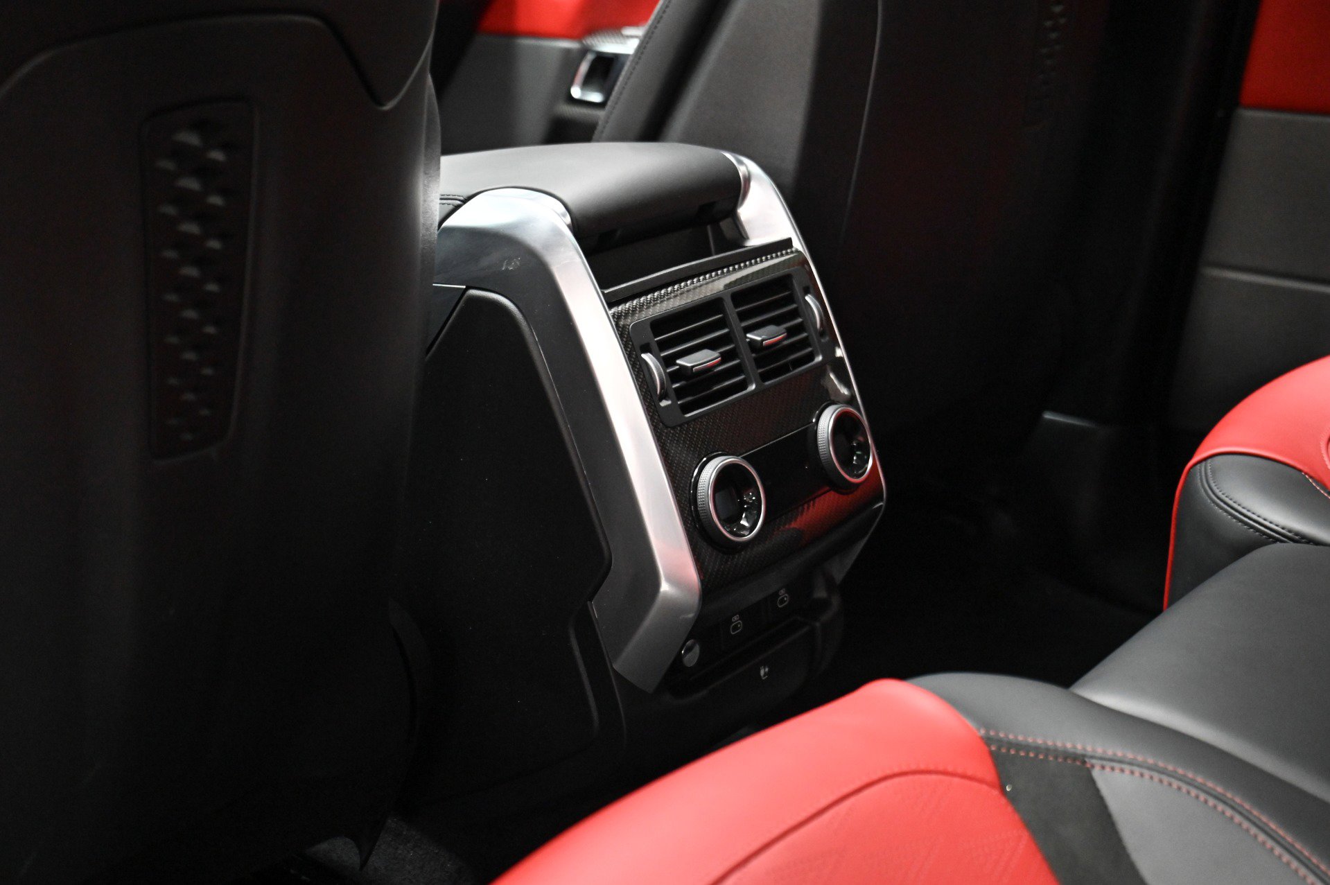 Used 2022 Land Rover Range Rover Sport SVR Carbon Edition image 38