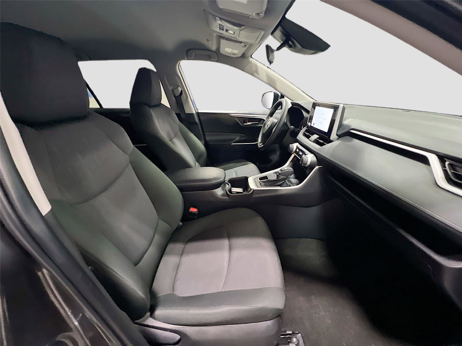 Used 2025 Toyota RAV4 XLE image 25