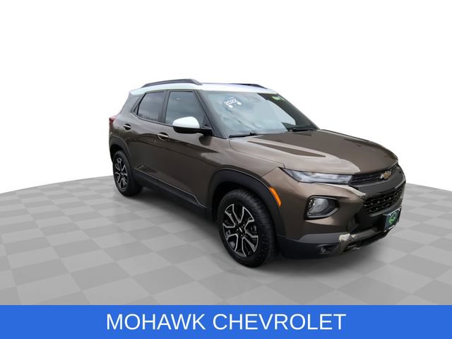 Used 2022 Chevrolet TrailBlazer ACTIV w/ Sun and Liftgate Package FWD image 2