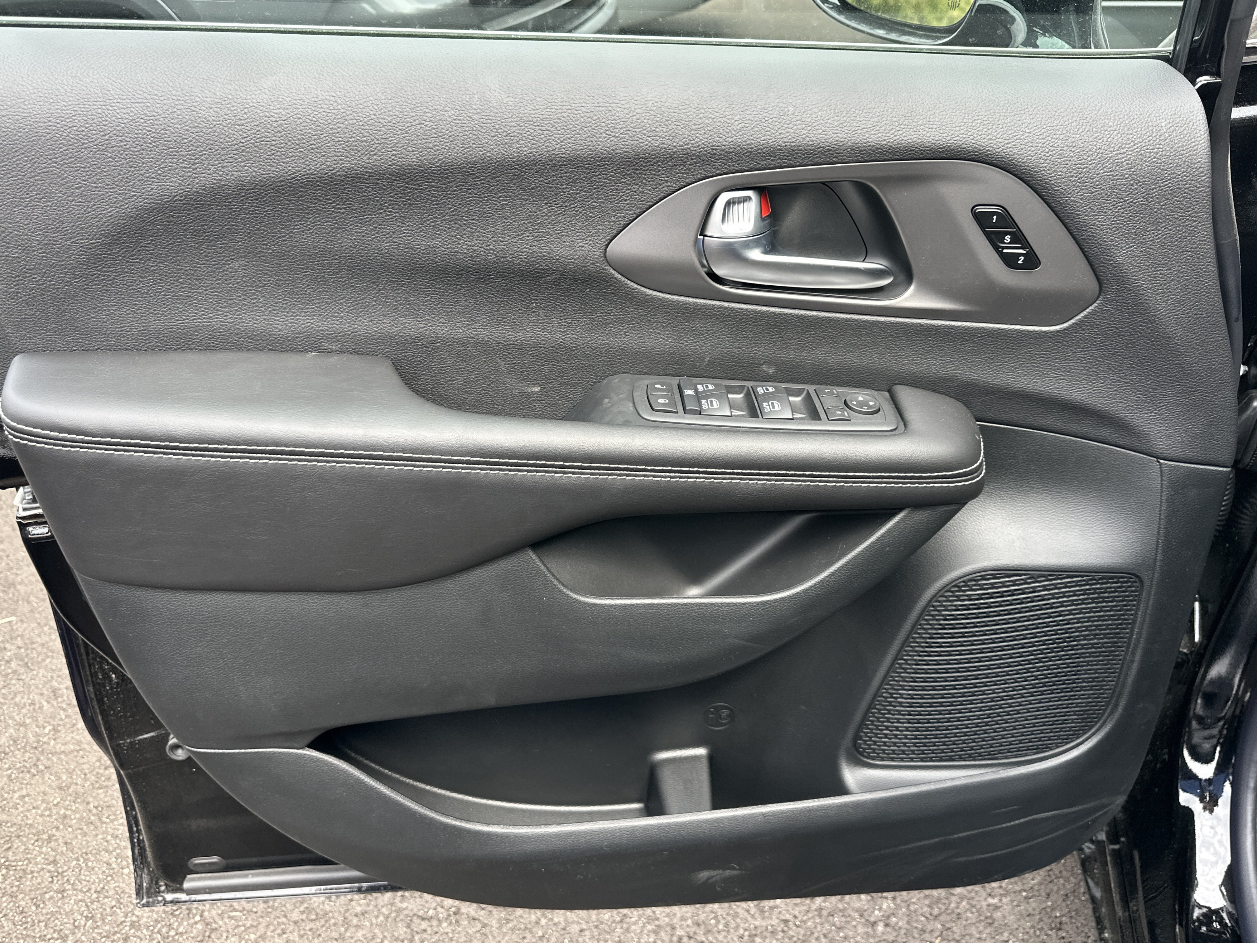 New 2027 Chrysler Pacifica Select AWD/4WD image 25
