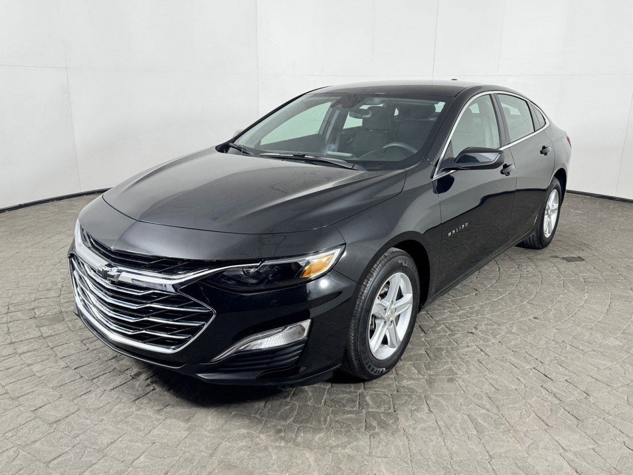 Used 2025 Chevrolet Malibu LS image 4