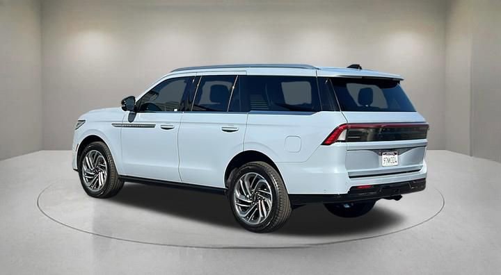 Certified 2025 Lincoln Navigator Reserve image 5