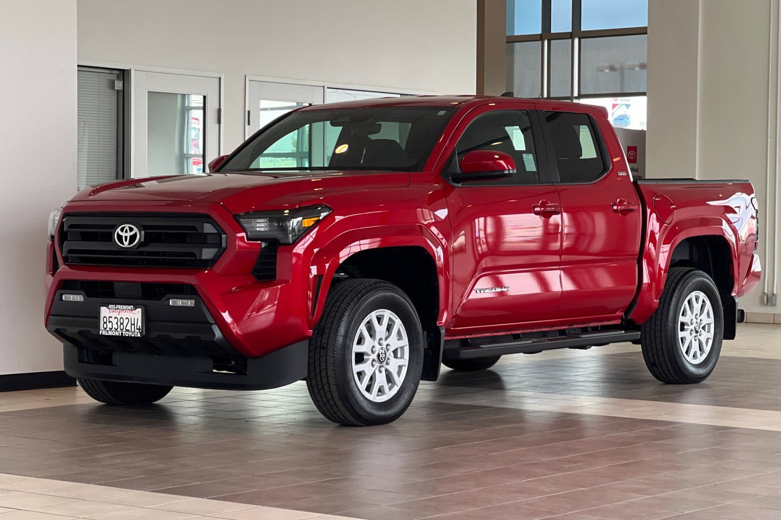 Certified 2025 Toyota Tacoma SR5 AWD/4WD image 8