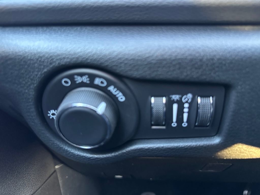 New 2026 Chrysler Voyager LX image 18