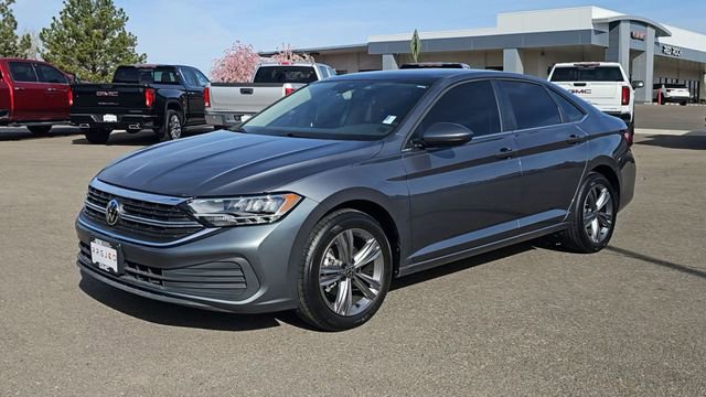 Used 2024 Volkswagen Jetta SE w/ Panoramic Sunroof Package image 4