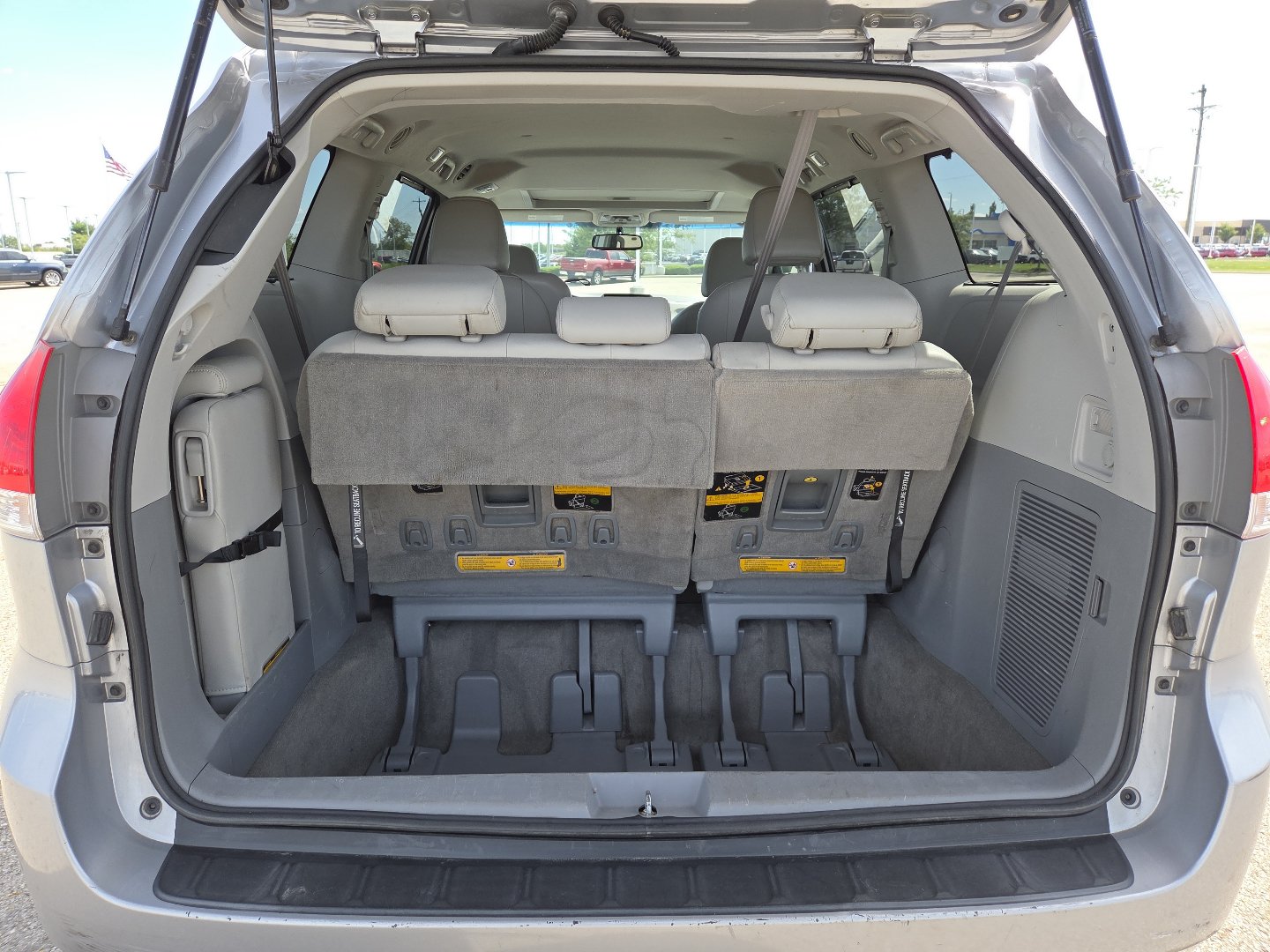 Used 2013 Toyota Sienna XLE FWD image 18