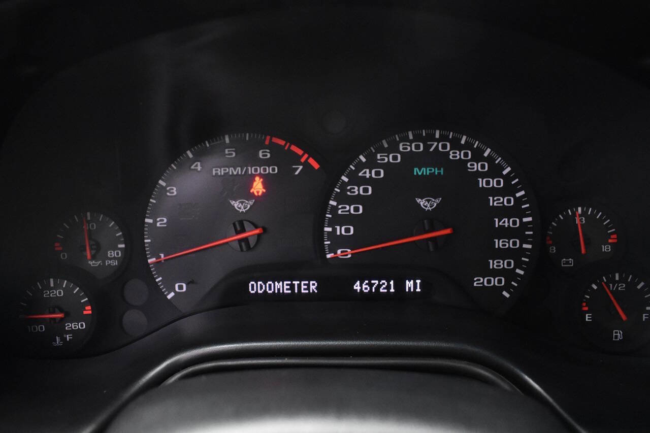 Used 2002 Chevrolet Corvette Coupe w/ Preferred Equipment Group1 RWD image 17