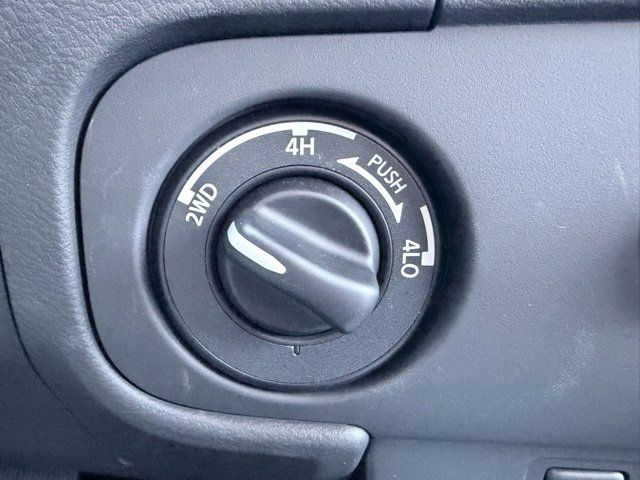 Certified 2025 Nissan Frontier SV image 16