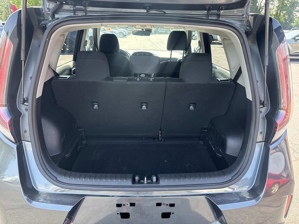 Used 2025 Kia Soul LX FWD image 6