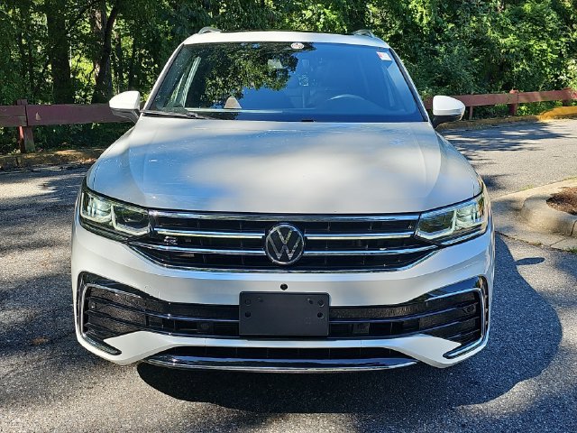 Used 2024 Volkswagen Tiguan SEL R-Line AWD/4WD image 3