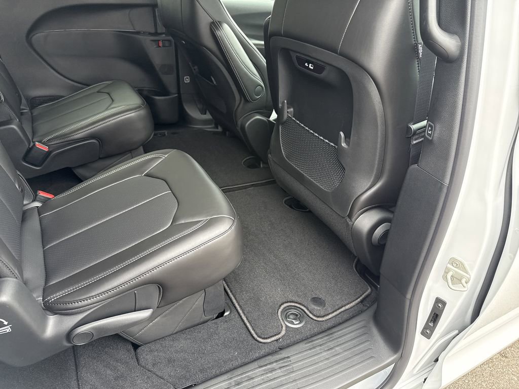 New 2026 Chrysler Pacifica Select image 32