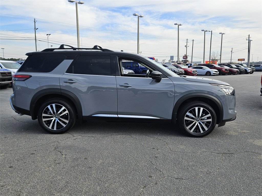 New 2025 Nissan Pathfinder Platinum image 14