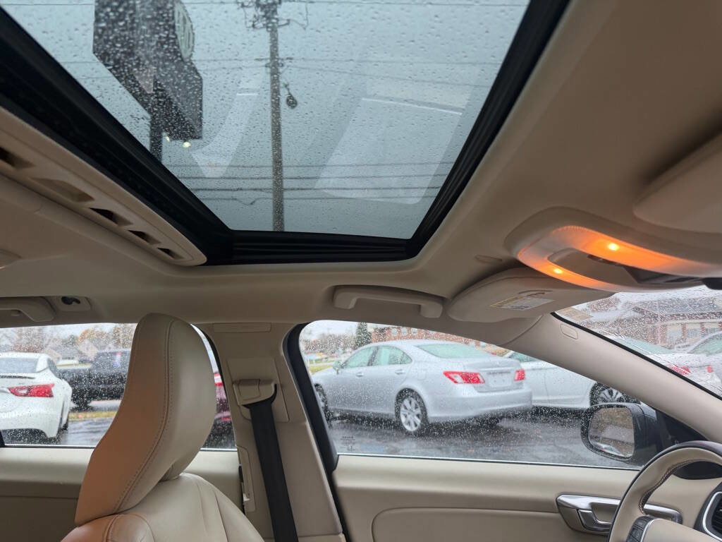 Used 2015 Volvo V60 T5 Premier w/ Convenience Package image 16