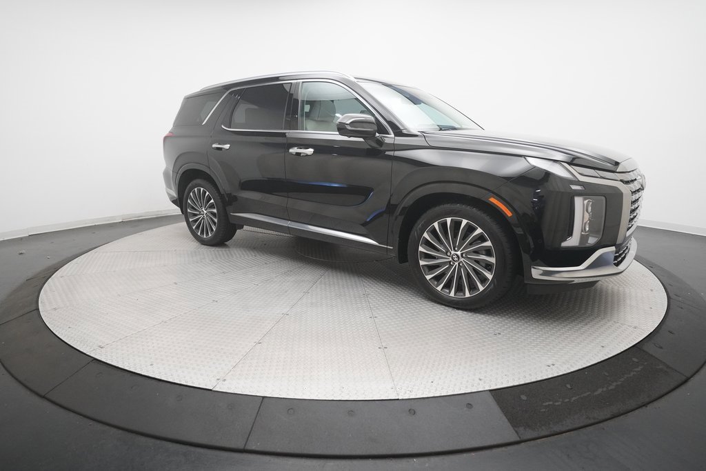 Used 2023 Hyundai Palisade Calligraphy w/ Winter Package image 13